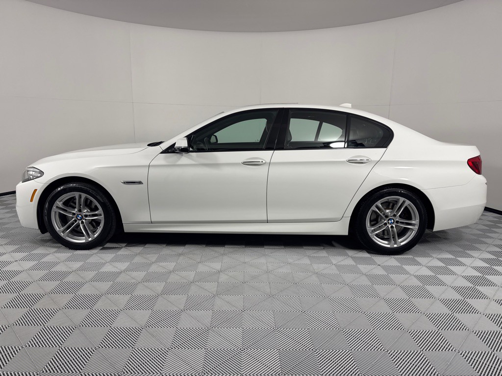 2016 BMW 5 Series Image 9