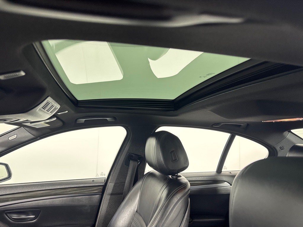 2016 BMW 5 Series Image 16