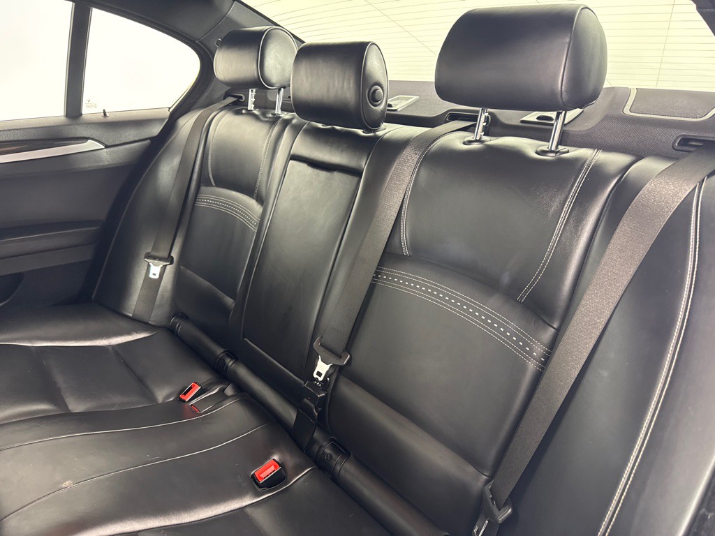 2016 BMW 5 Series Image 24