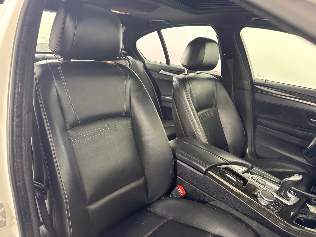 2016 BMW 5 Series Image 28