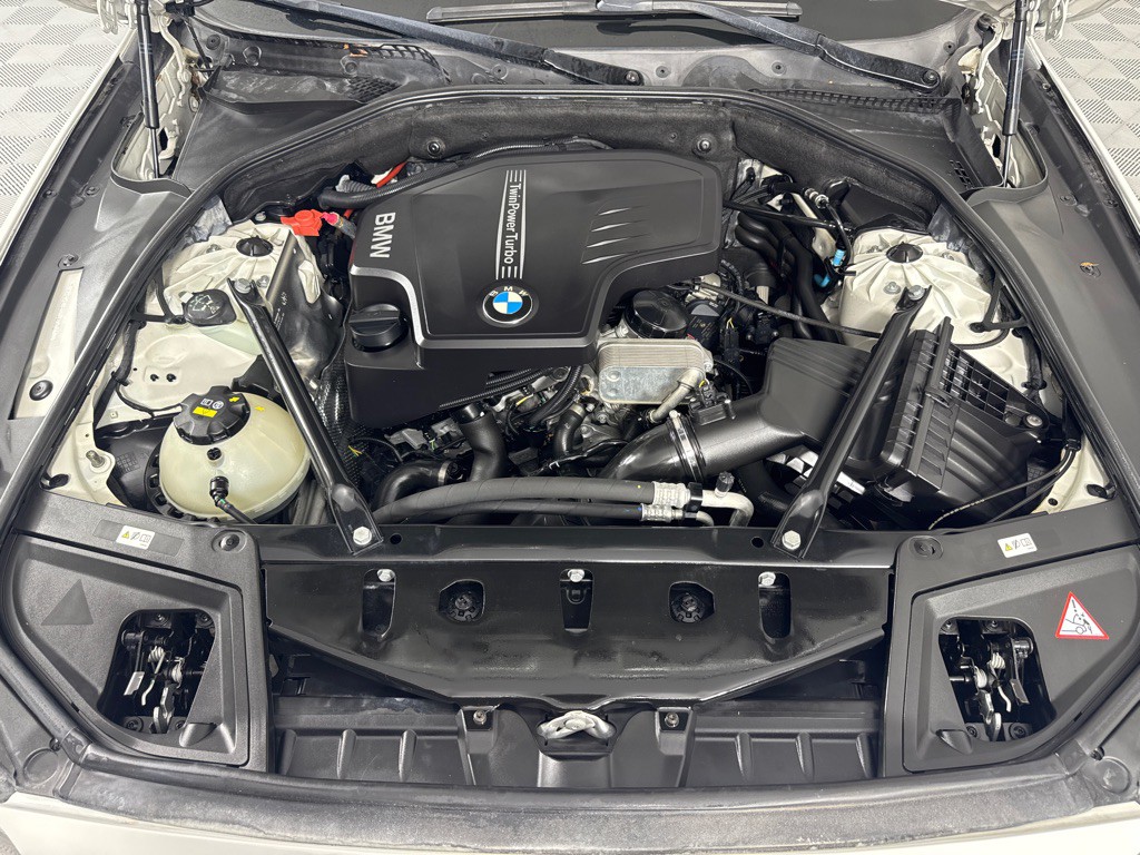 2016 BMW 5 Series Image 30