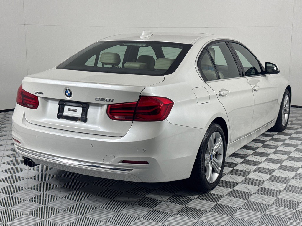 2016 BMW 3 Series Image 5