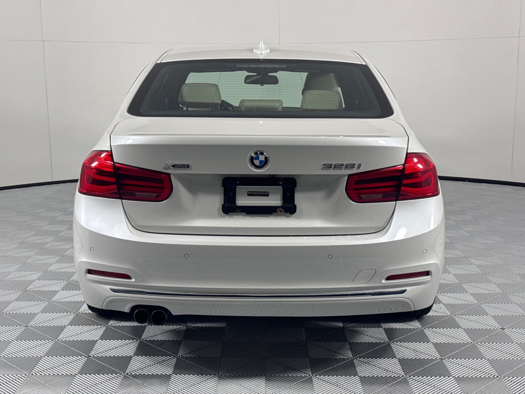 2016 BMW 3 Series Image 6