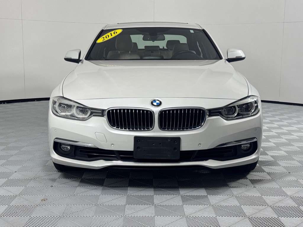 2016 BMW 3 Series Image 12