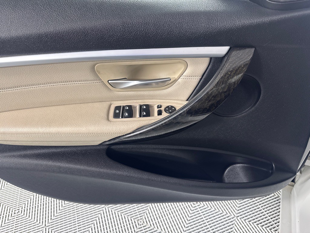 2016 BMW 3 Series Image 13