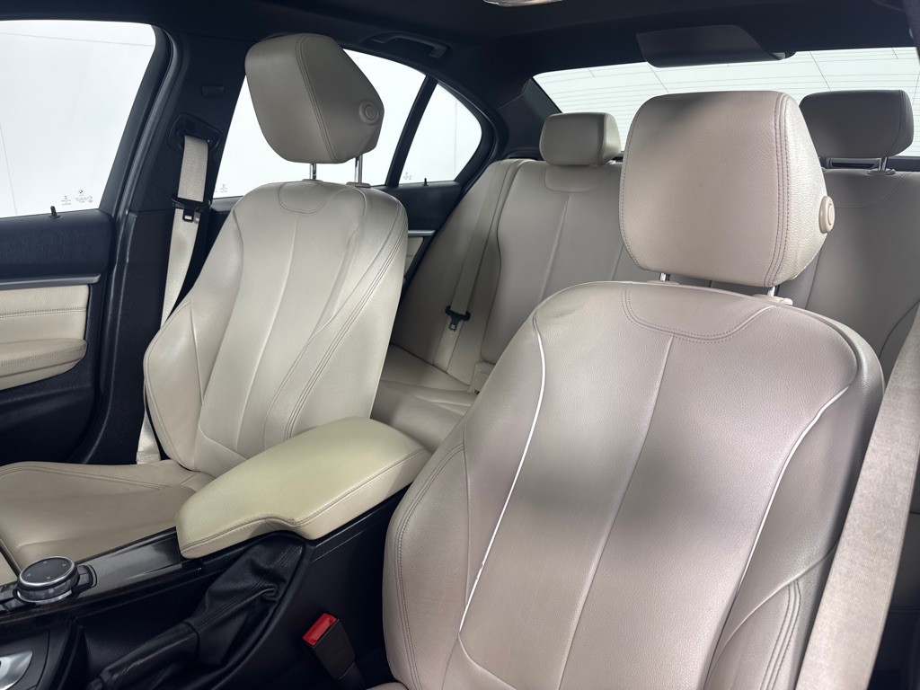 2016 BMW 3 Series Image 15