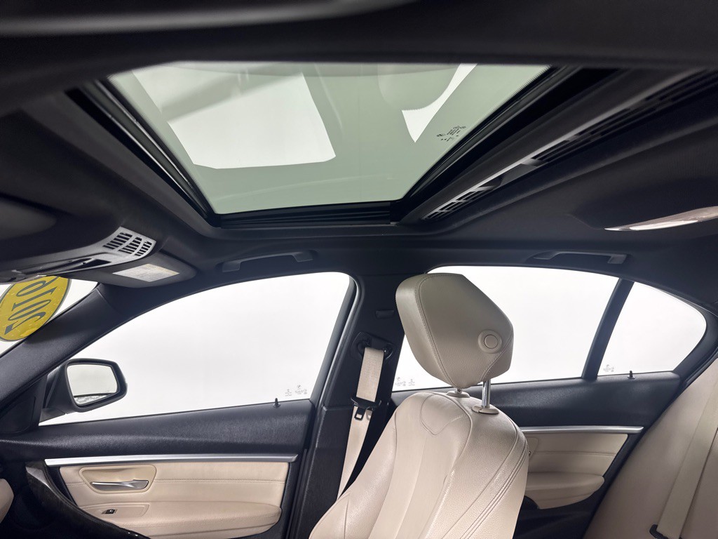 2016 BMW 3 Series Image 16