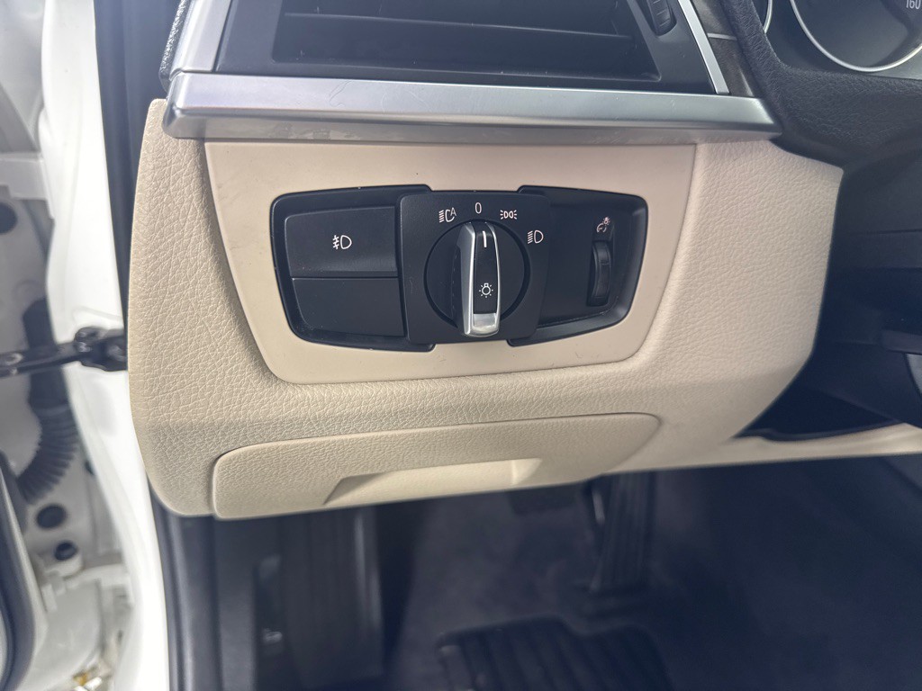 2016 BMW 3 Series Image 17