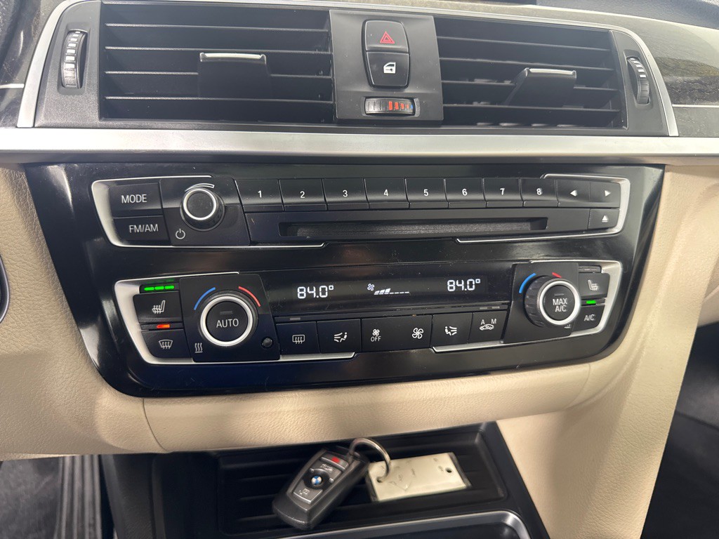 2016 BMW 3 Series Image 21