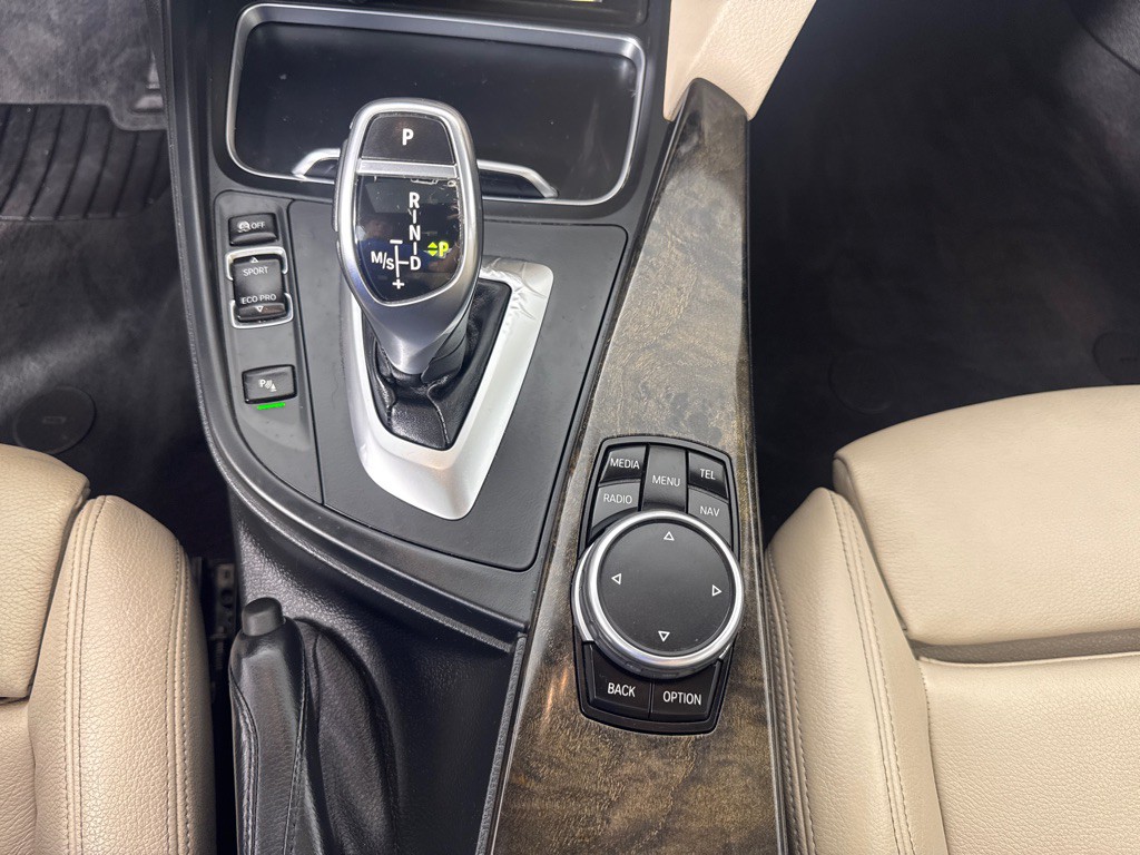 2016 BMW 3 Series Image 22