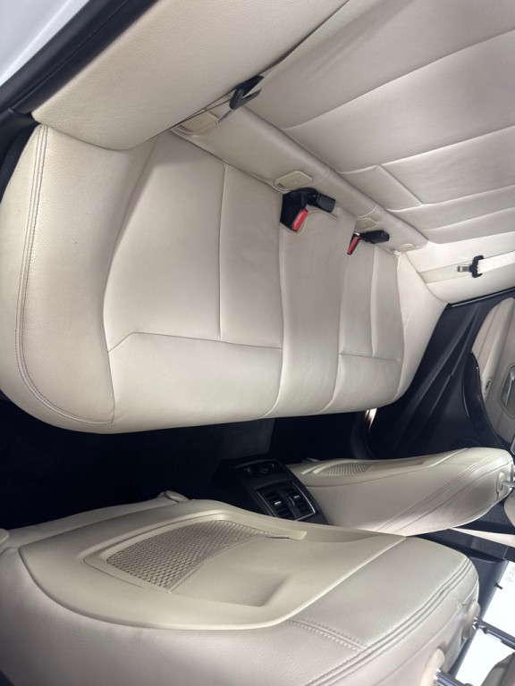 2016 BMW 3 Series Image 25