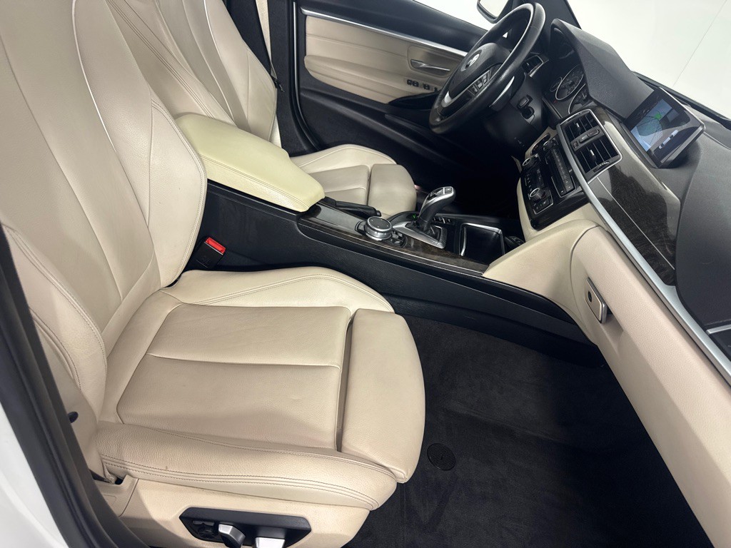 2016 BMW 3 Series Image 27