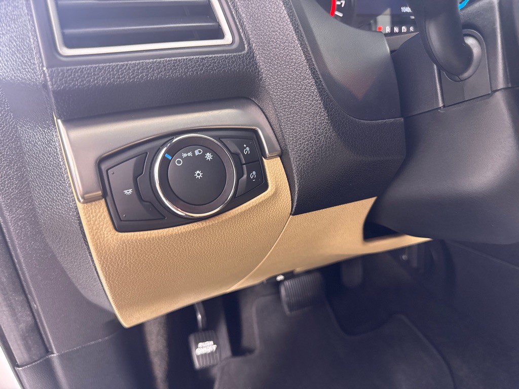 2017 Ford Explorer Image 14