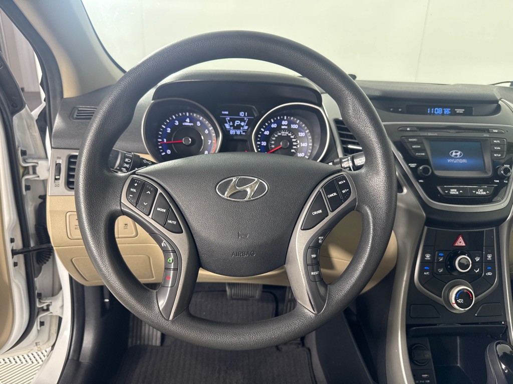 2015 Hyundai Elantra Image 16