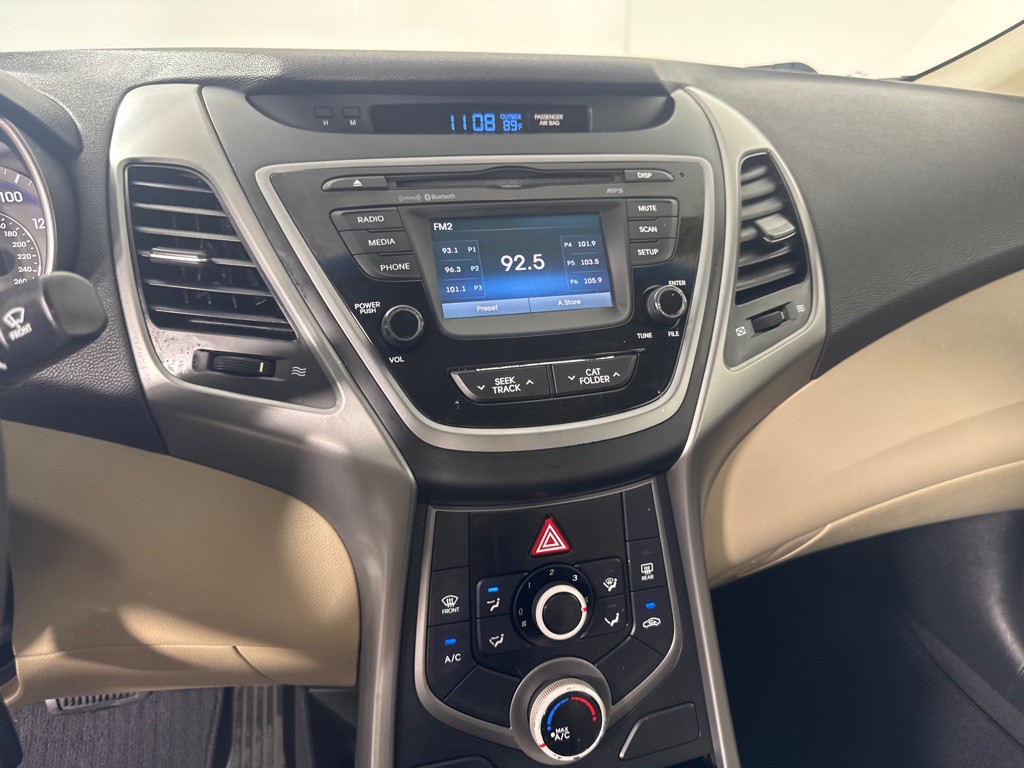 2015 Hyundai Elantra Image 17
