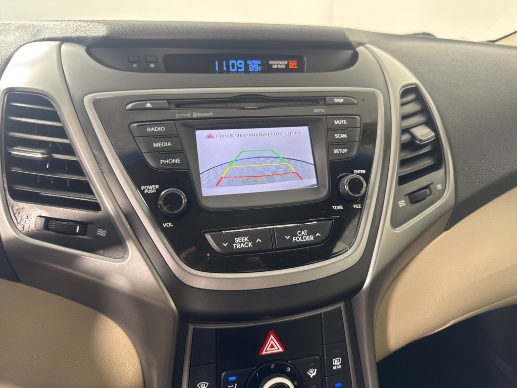 2015 Hyundai Elantra Image 18