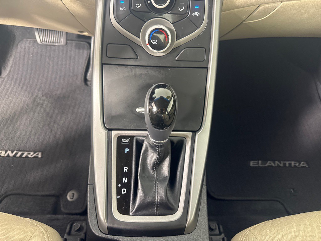 2015 Hyundai Elantra Image 19