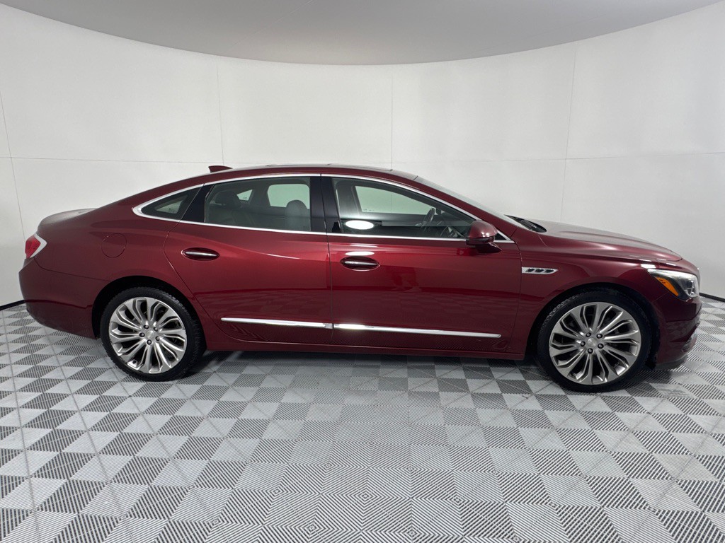 2017 Buick Lacrosse Image 4