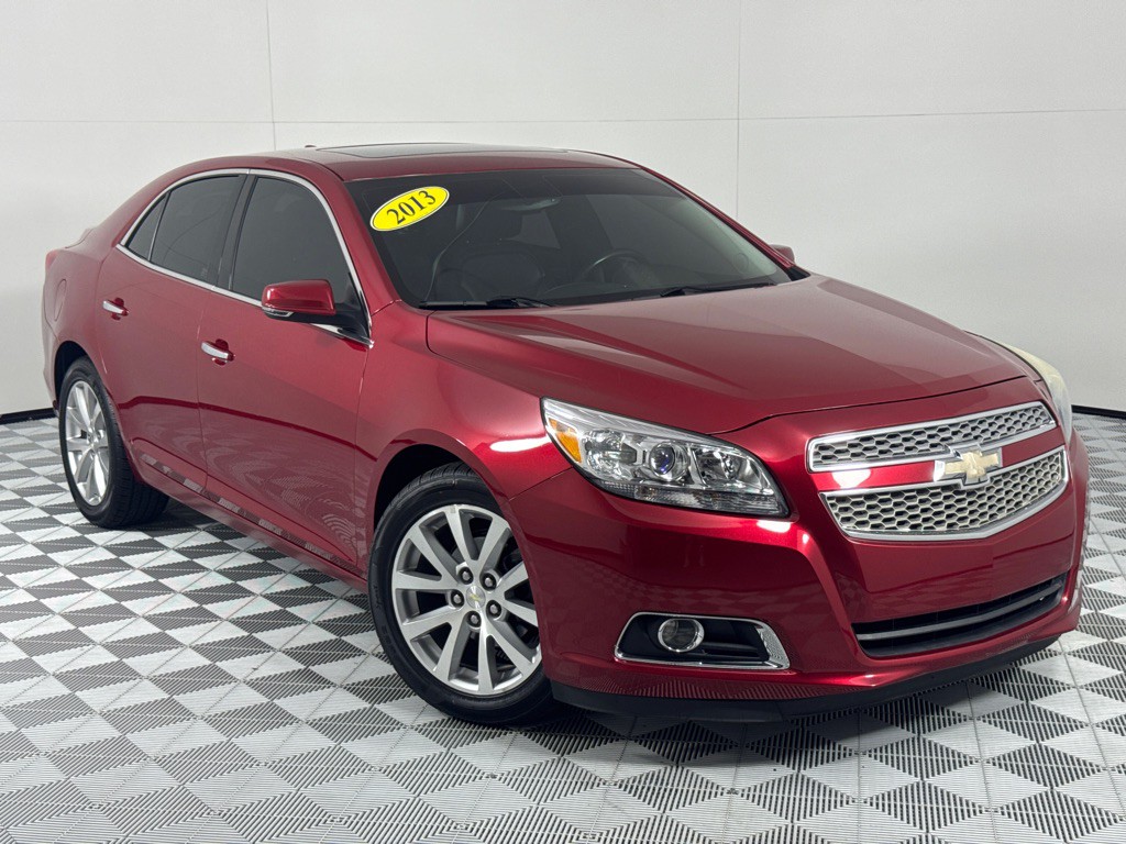2013 Chevrolet Malibu Image 2