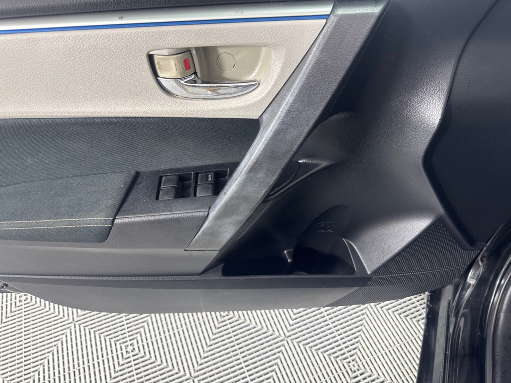 2015 Toyota Corolla Image 12