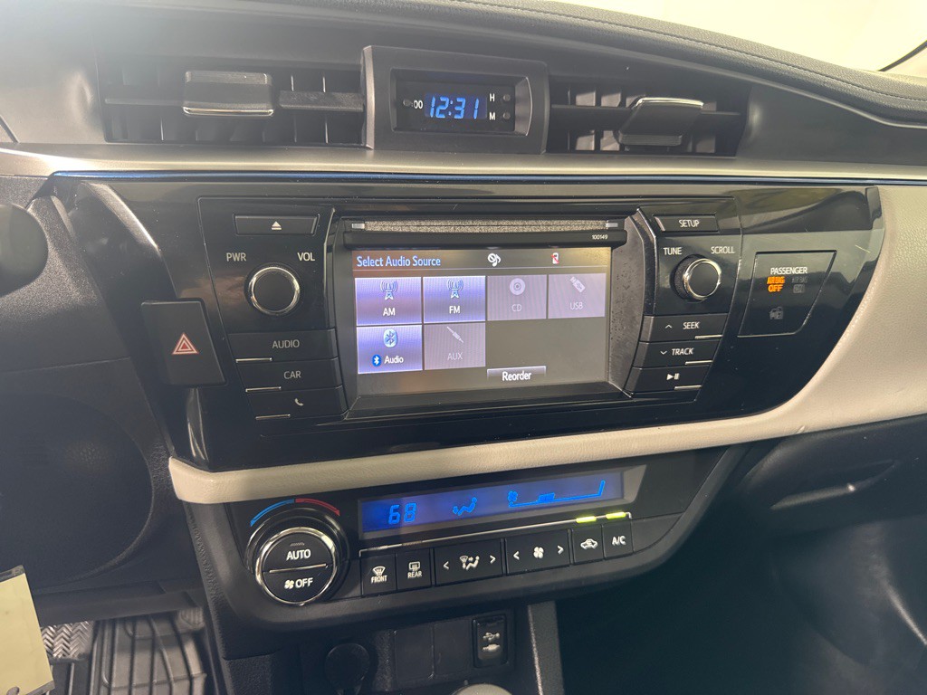 2015 Toyota Corolla Image 17