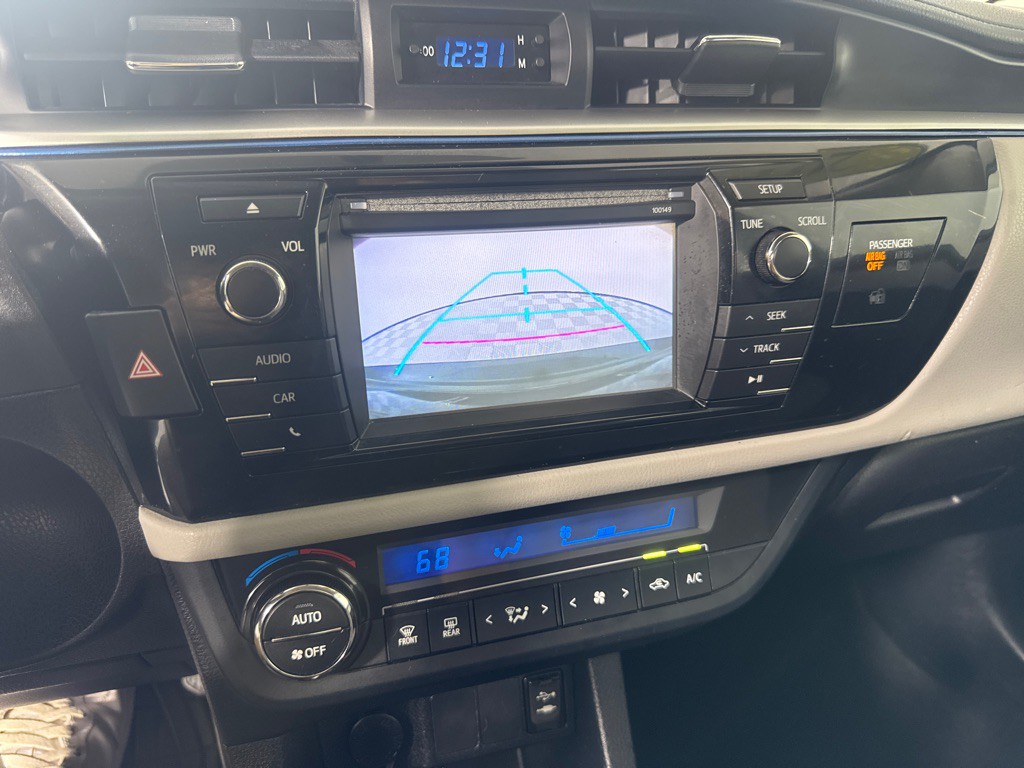 2015 Toyota Corolla Image 18