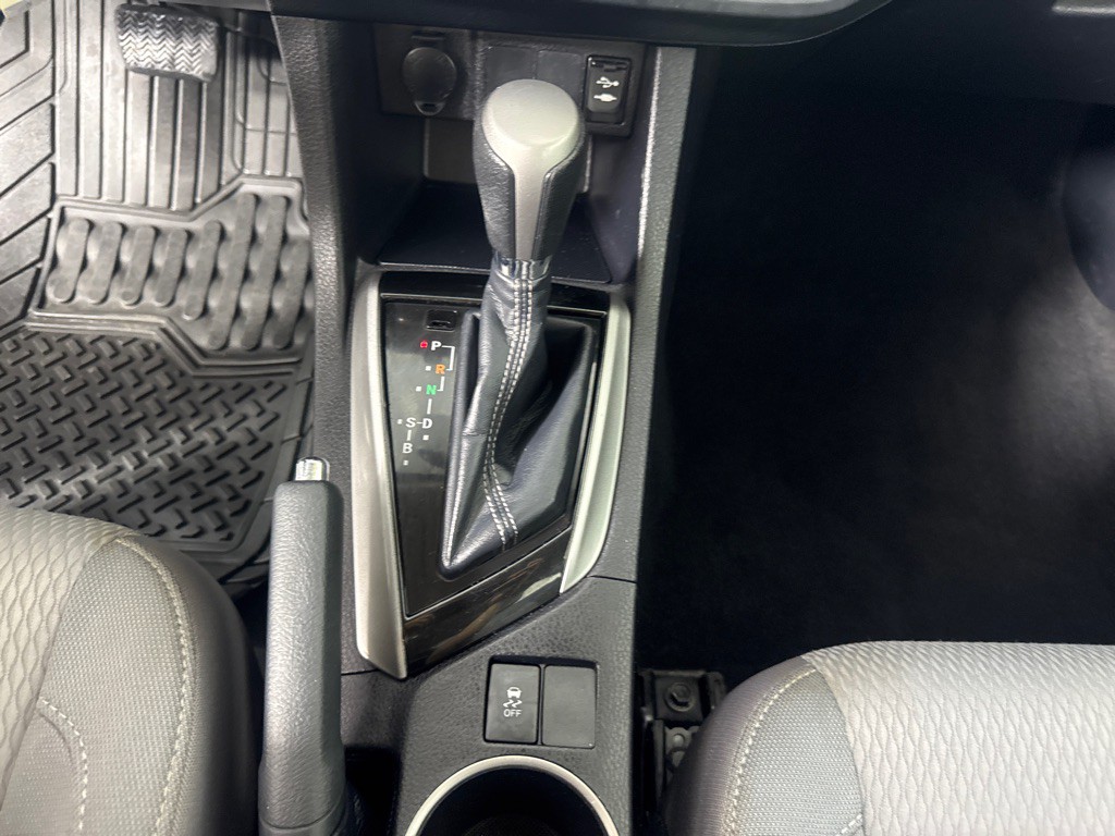2015 Toyota Corolla Image 19