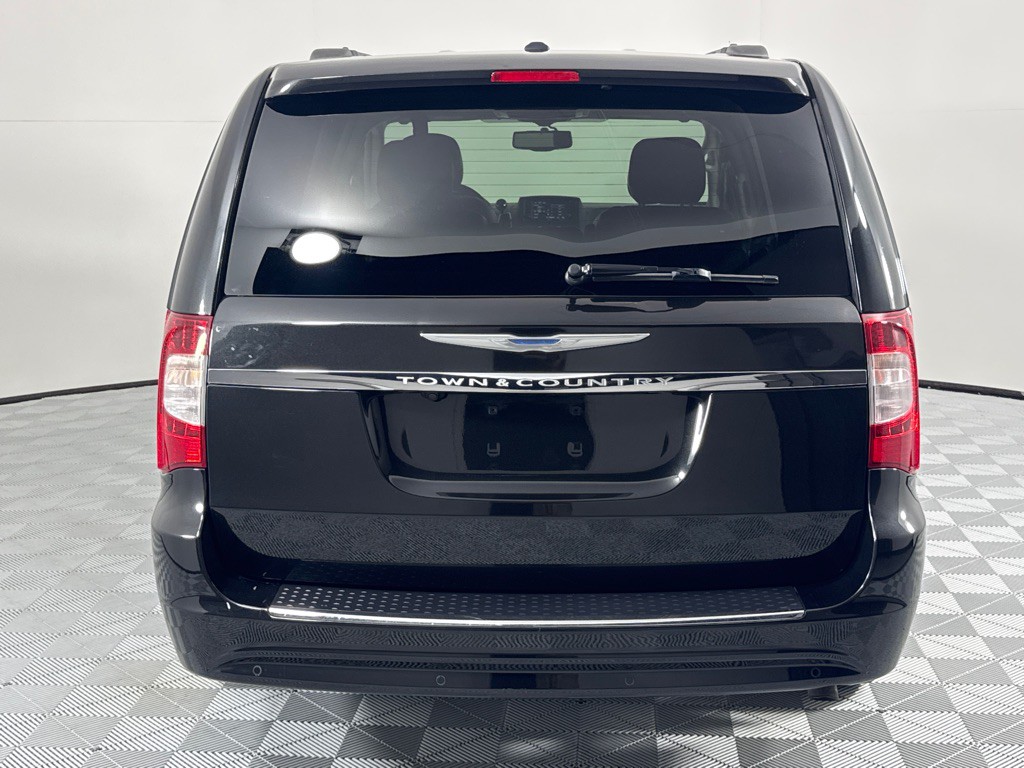 2016 Chrysler Town & Country Image 5