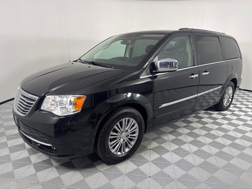2016 Chrysler Town & Country Image 9