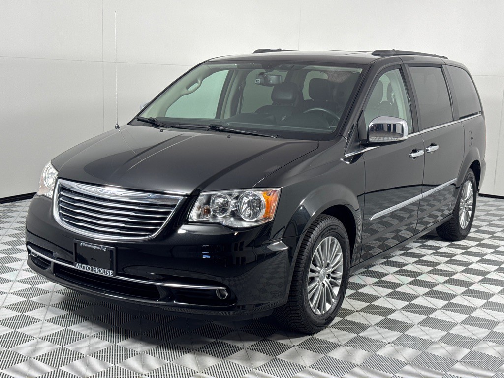 2016 Chrysler Town & Country Image 10
