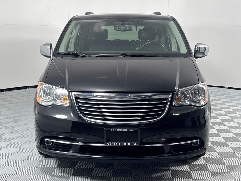 2016 Chrysler Town & Country Image 11