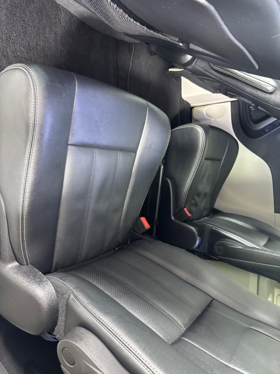 2016 Chrysler Town & Country Image 19