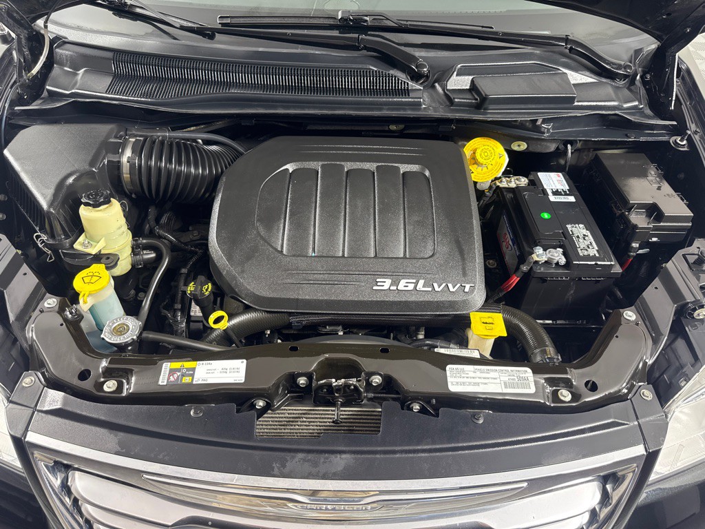 2016 Chrysler Town & Country Image 27