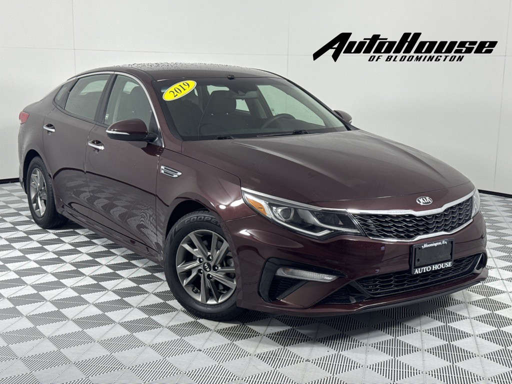 2019 Kia Optima Image 1