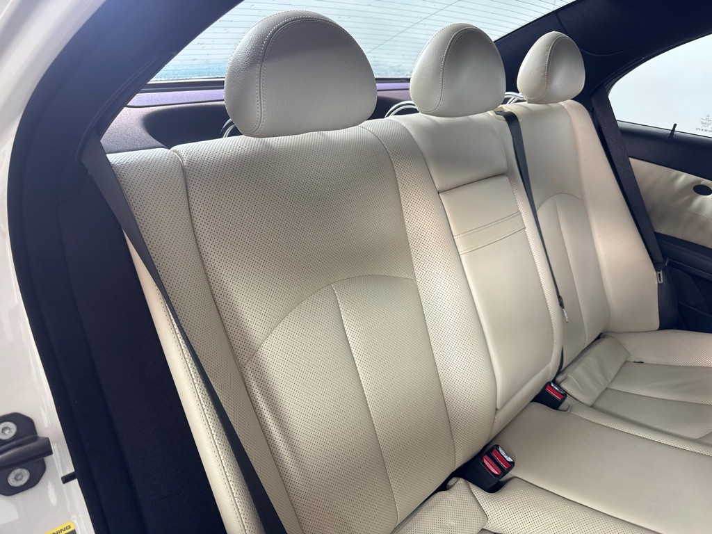 2008 Mercedes-Benz E-Class Image 22