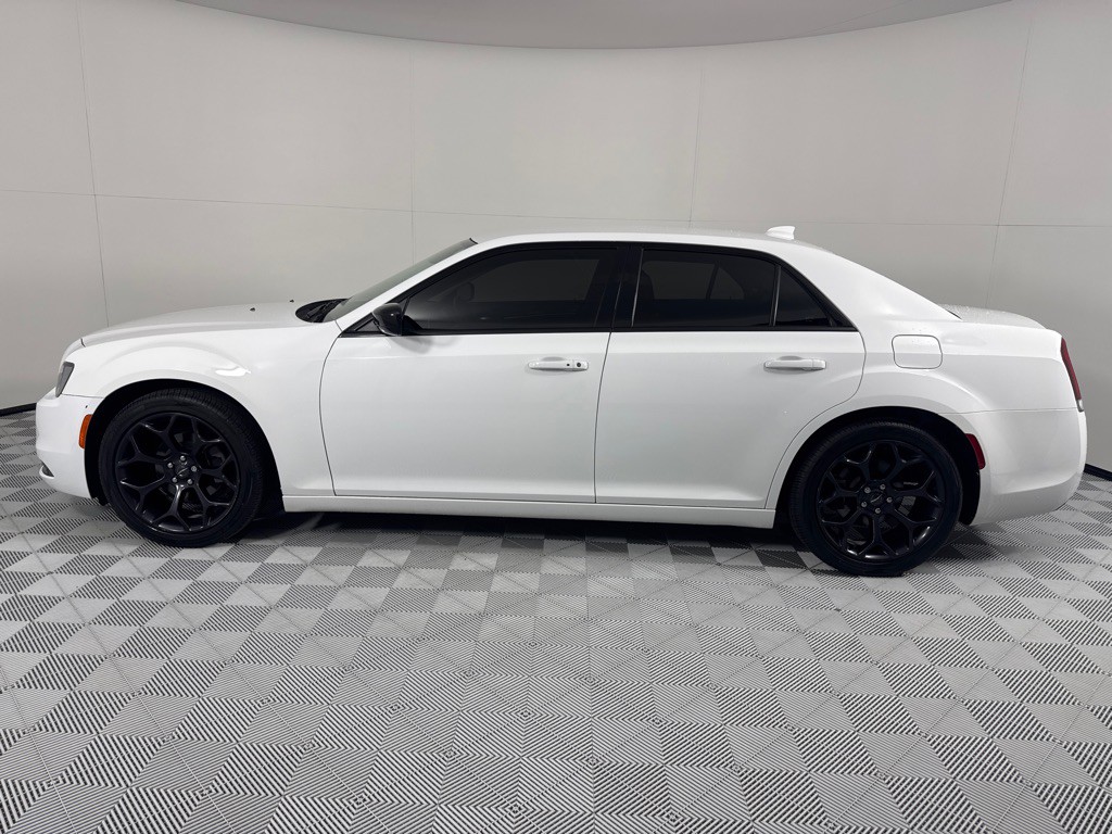 2019 Chrysler 300 Image 5