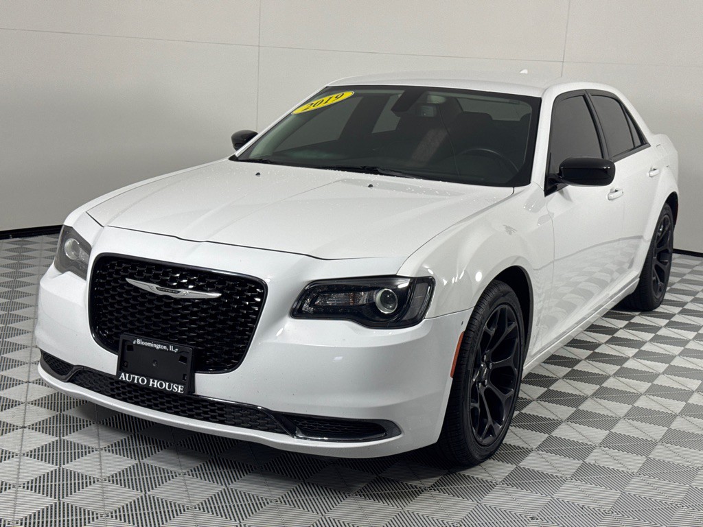 2019 Chrysler 300 Image 6