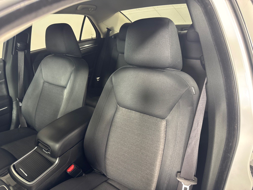 2019 Chrysler 300 Image 10
