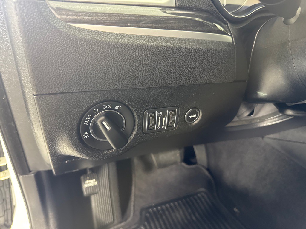 2019 Chrysler 300 Image 11