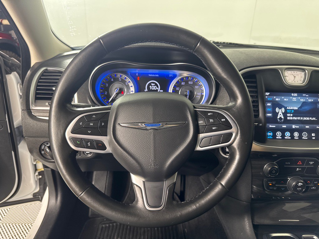 2019 Chrysler 300 Image 12