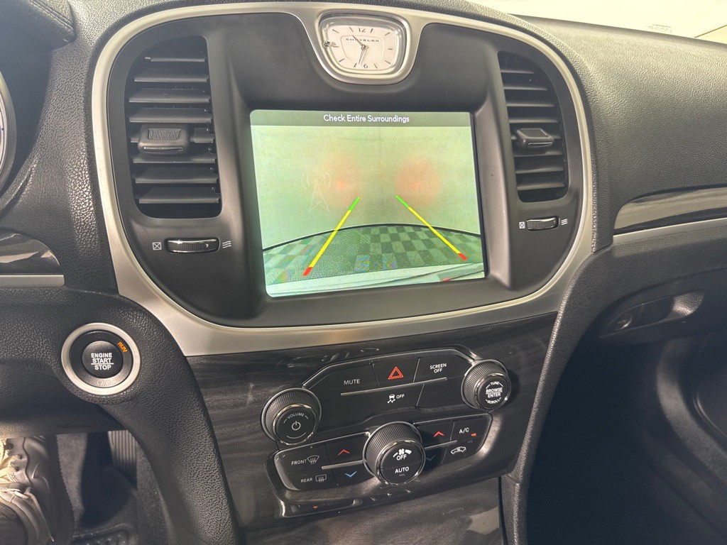 2019 Chrysler 300 Image 14