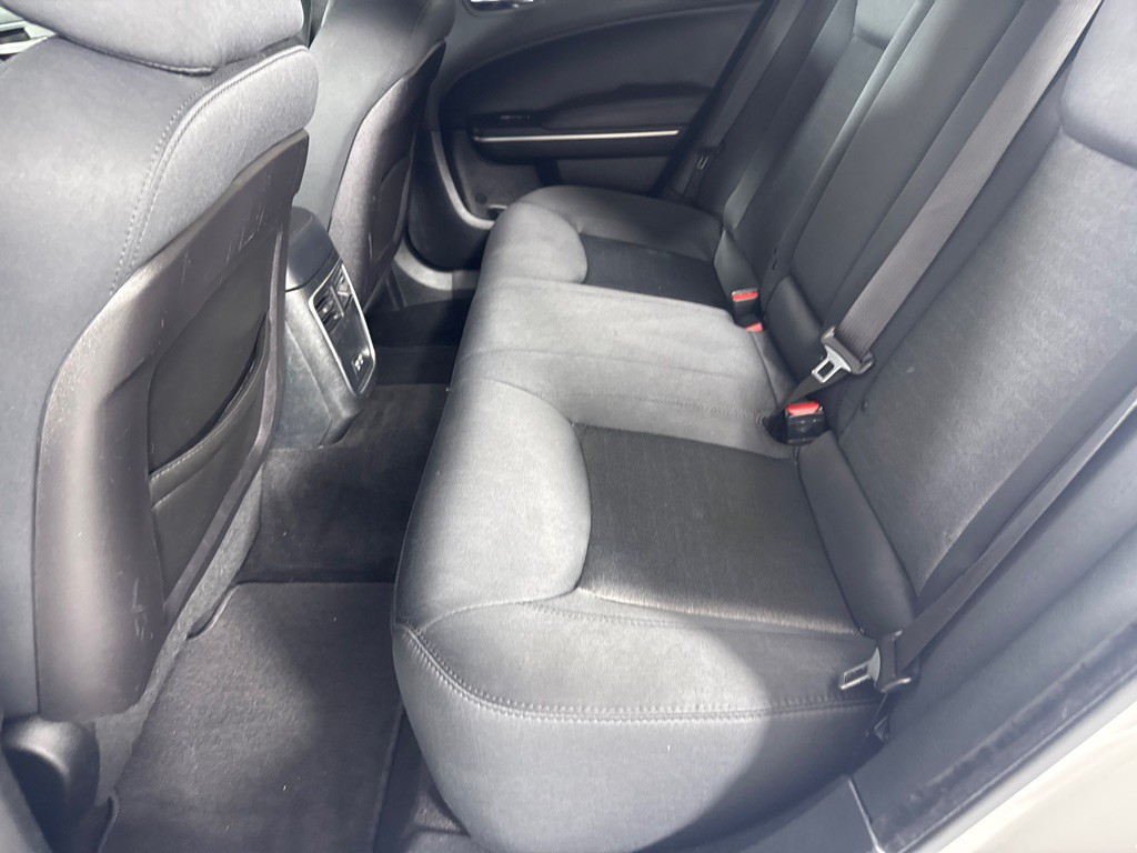 2019 Chrysler 300 Image 16