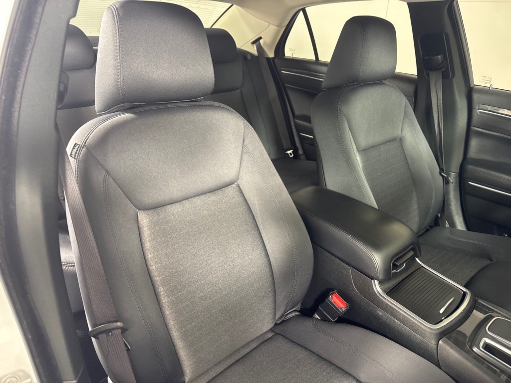 2019 Chrysler 300 Image 21
