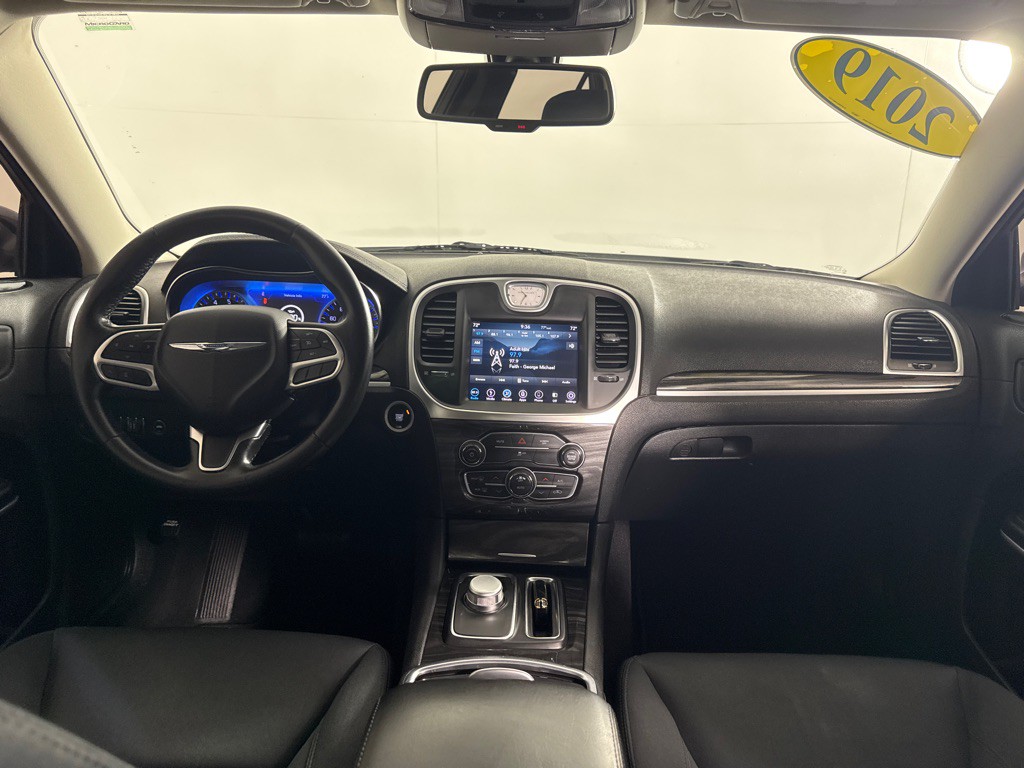 2019 Chrysler 300 Image 22