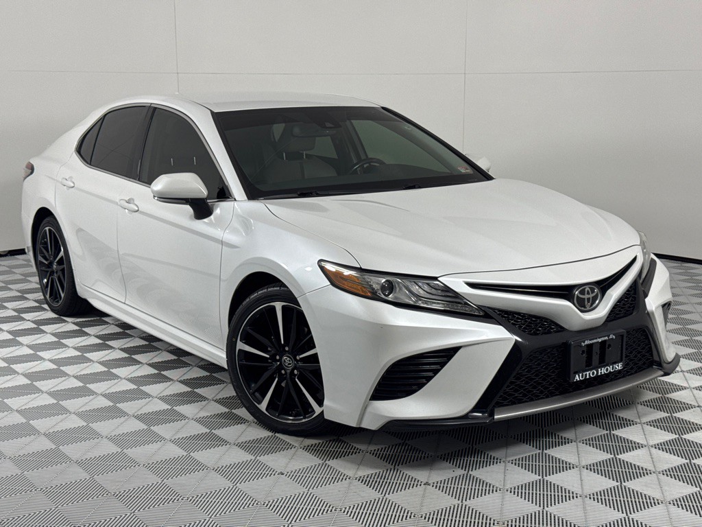 2019 Toyota Camry Image 2