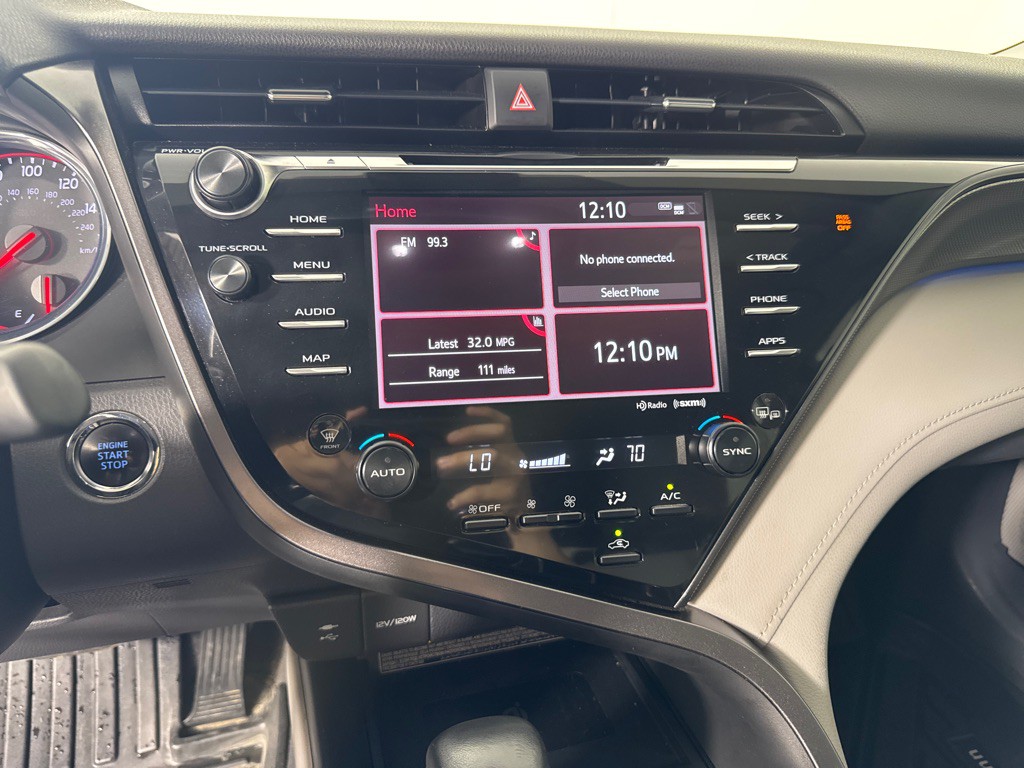 2019 Toyota Camry Image 17