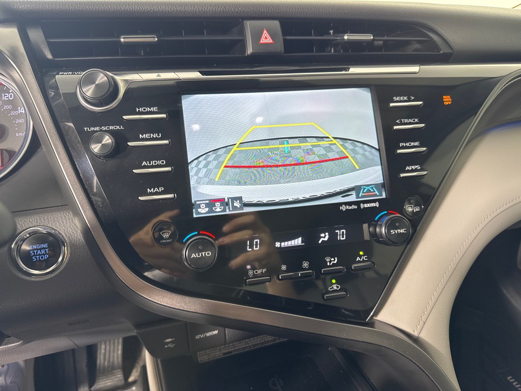 2019 Toyota Camry Image 18