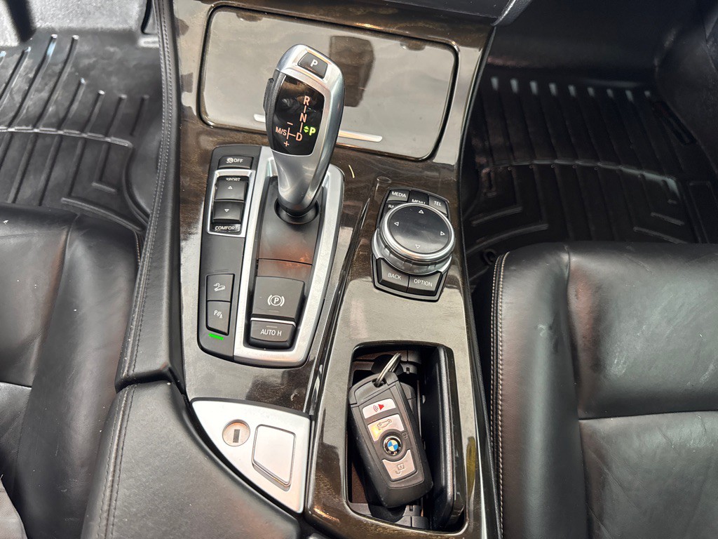 2015 BMW 5 Series Image 19