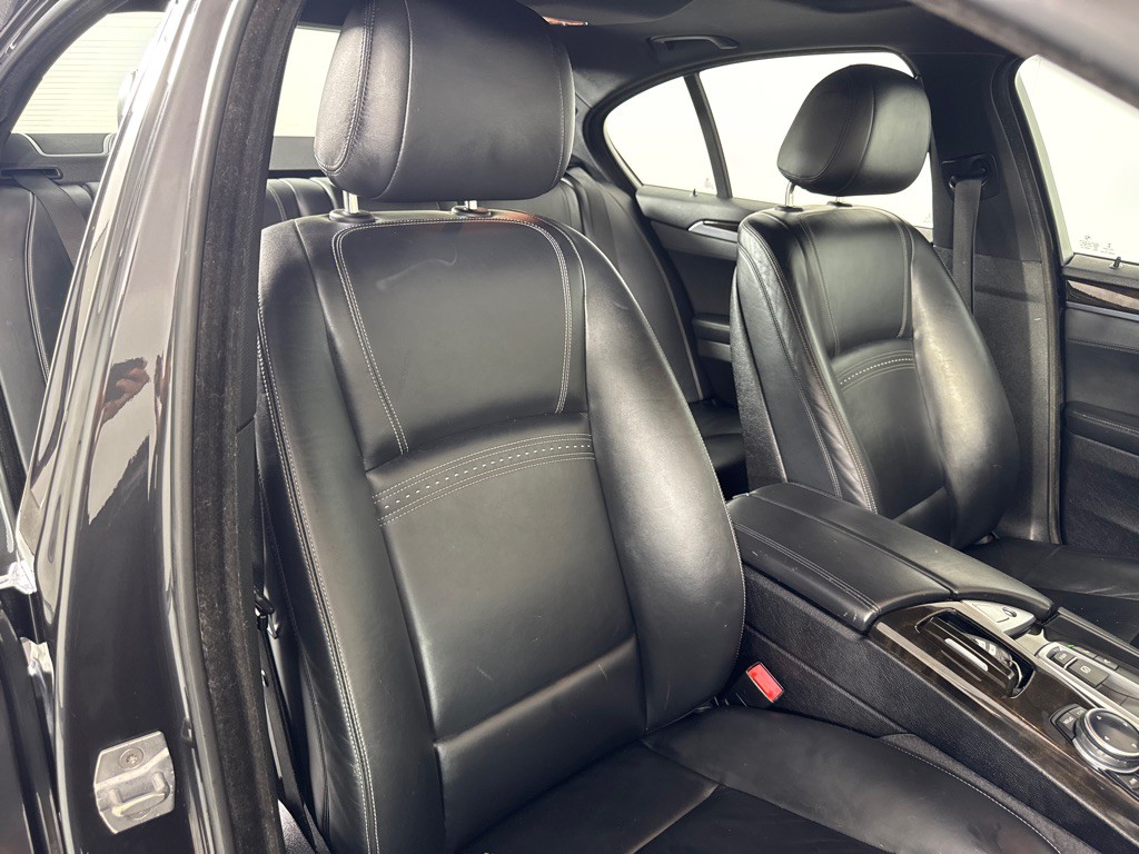 2015 BMW 5 Series Image 25
