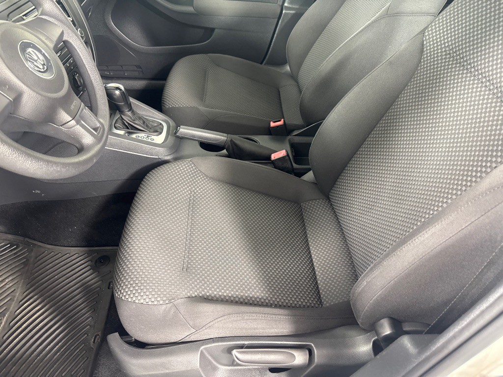 2012 Volkswagen Jetta Image 11